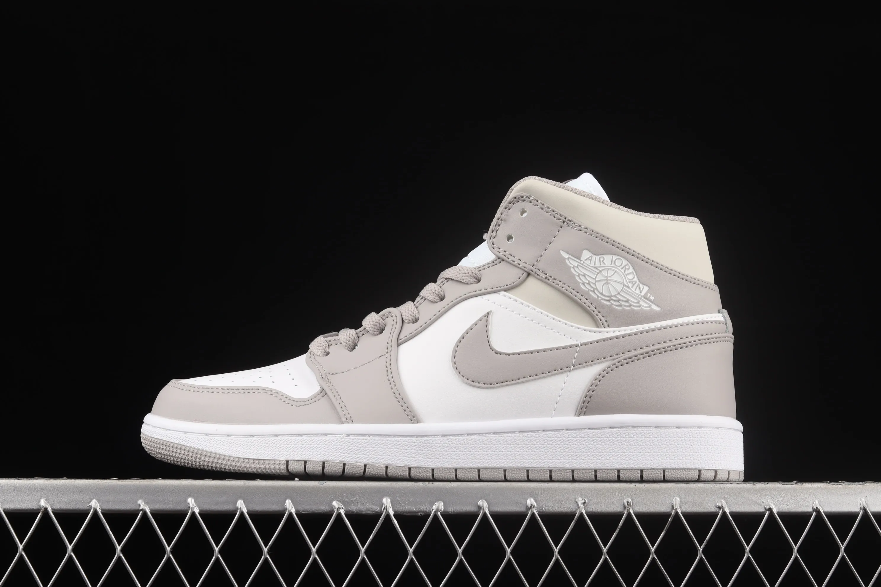 All Categories Air Jordan Jordan Series Basketball Shoes Air Jordan 1 Mid Air Jordan 1 Mid AJ1 Joe 1 Middle Linen College Gray Mid-top Basketball Shoes 554724-082